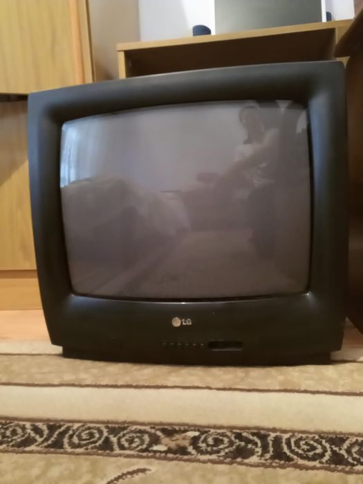 Продам. Телевизор