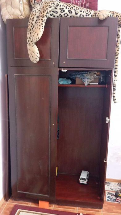 Шкаф сотилади бу