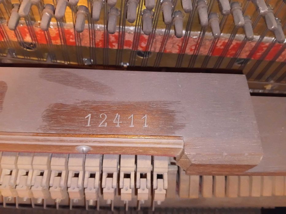 Pian vertical F. Weber (Berlin / Dresden, Seria 12411 (1880-1890))  O piesa autentica, cu sunet deosebit, ne-alterat dupa 40 de ani!