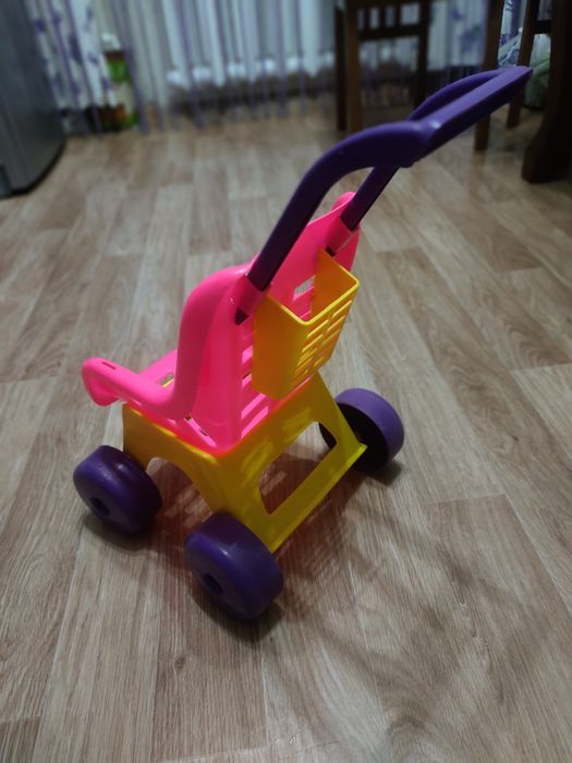 коляска для кукол и игрушек.