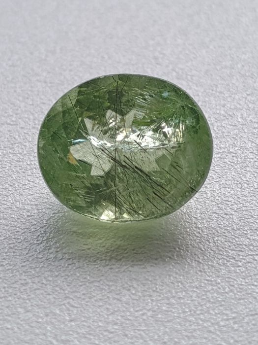 Перидот с рутил косите на Венера огромен