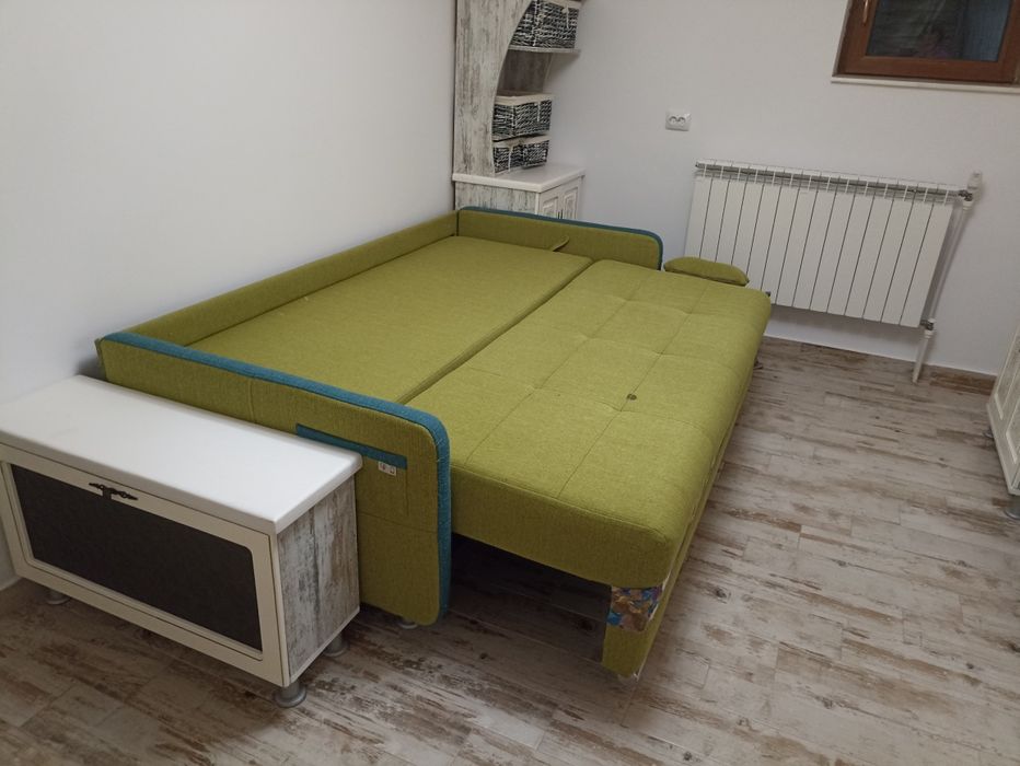 Canapea extensibilă pentru două persoane -2500 ron