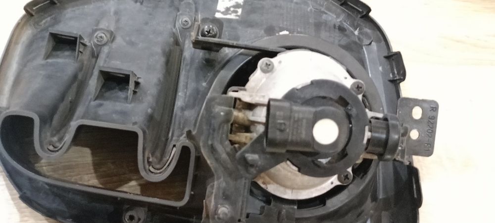 Халогени, фарове за Kia Sportage IV 2016-2017 мокетни стелки