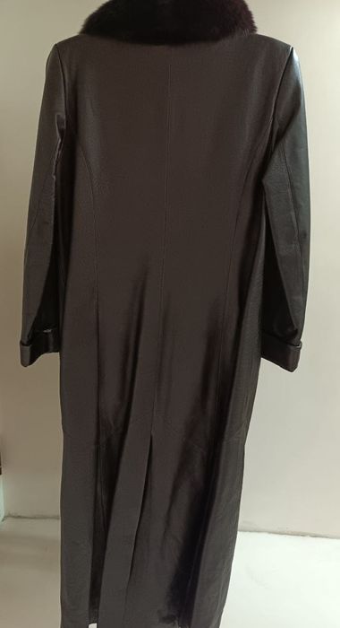 Зимняя одежда хорошего качества.