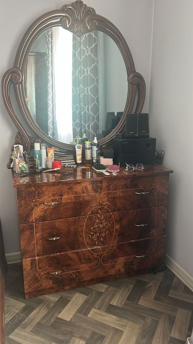 Комод с зеркалом