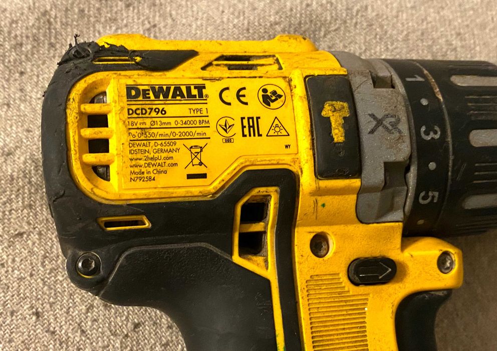 Masina gaurit si insurubat percutie Dewalt DCD796 18V brushless corp