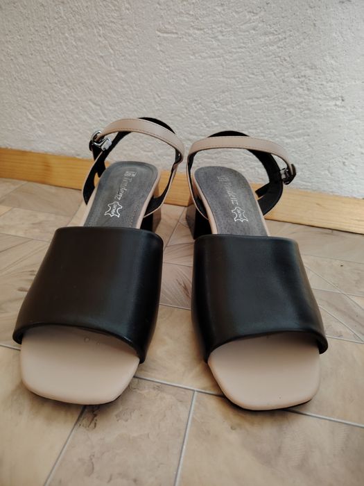 Нови сандали с ток