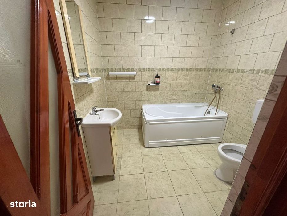 Apartament cu 3 camere, 58 mp, balcon, zona Florilor