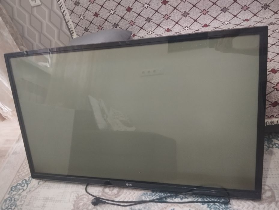 Телевизор от LG  2012 г