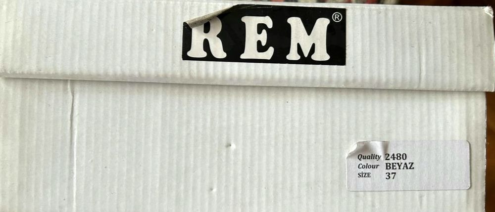 Продам новые босоножки