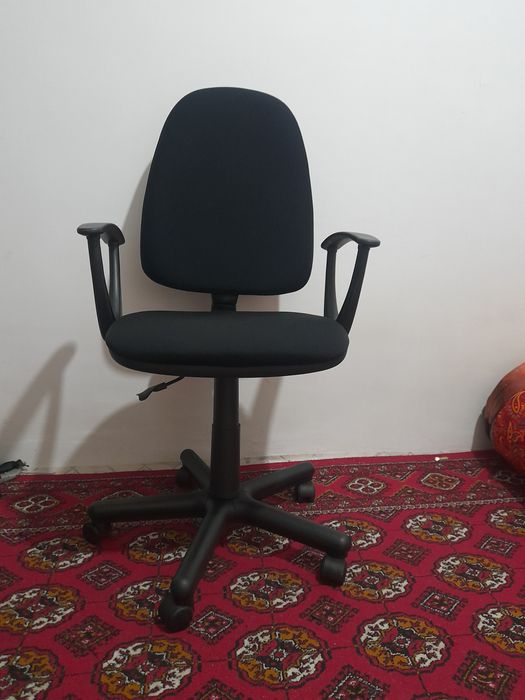 Продаются офисное кресло в рабочем состоянии