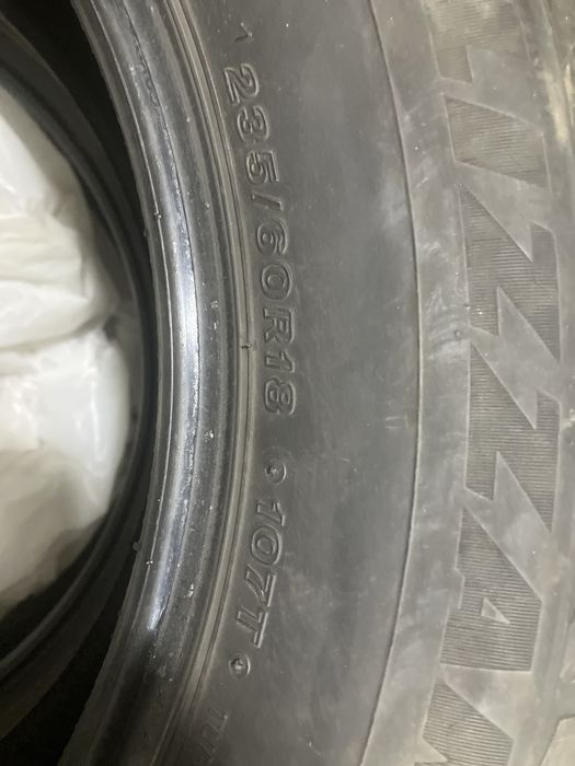 Резина зимняя 235/60/18