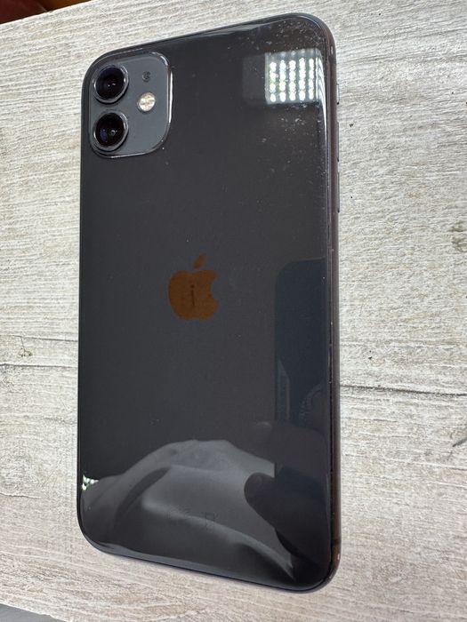 Продам Айфон 11 память 128