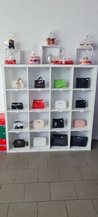 Posete și încălțăminte de vanzare