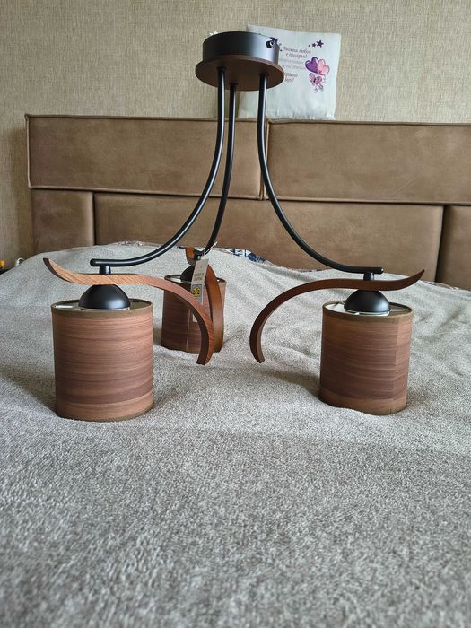 Продавам  Нов полилей тройка и осветително тяло за кухня