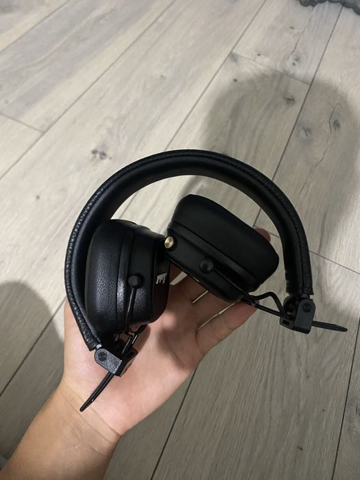 Продам наушники Marshall