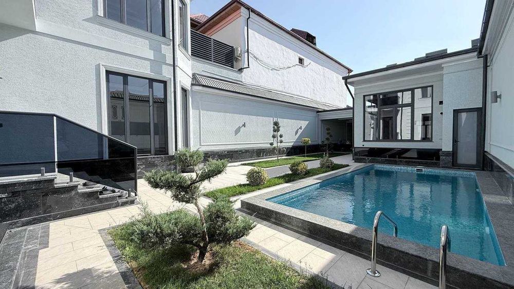 ПРОДАЕТСЯ ДОМ на Центр Луначарский 5,5 Соток 8 Комната