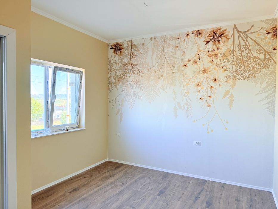 Casa parter, 90 mp, 3 dr, 2 bai, 500m teren, living+bucatarie, terasa, pod izolat ,centrala+incalzire in pardoseala,parcare 2 locuri,gard metalic