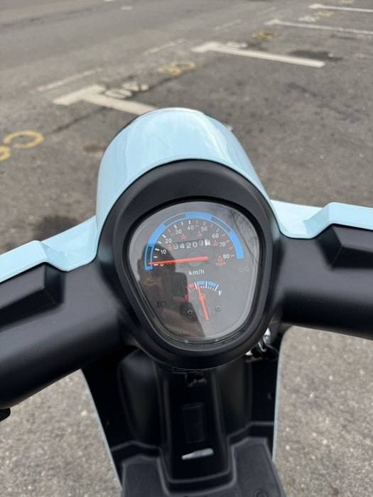 Scuter RDB BLUE BERRY 50cc, 4 timpi, Topcase GIVI, 2 Casti, 4000Km