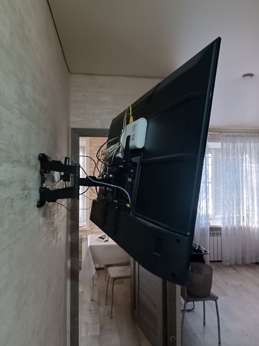 Продам телевизор с саундбаром