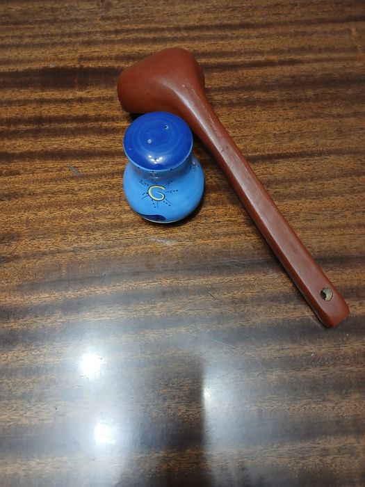 Дървена  лъжица  и  солница