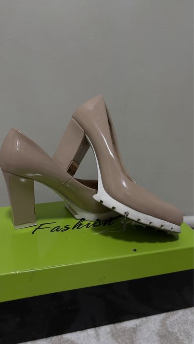 Продам женские туфли