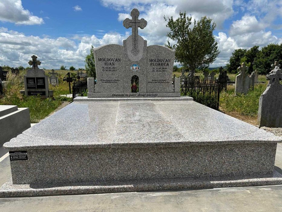 Monumente din granit