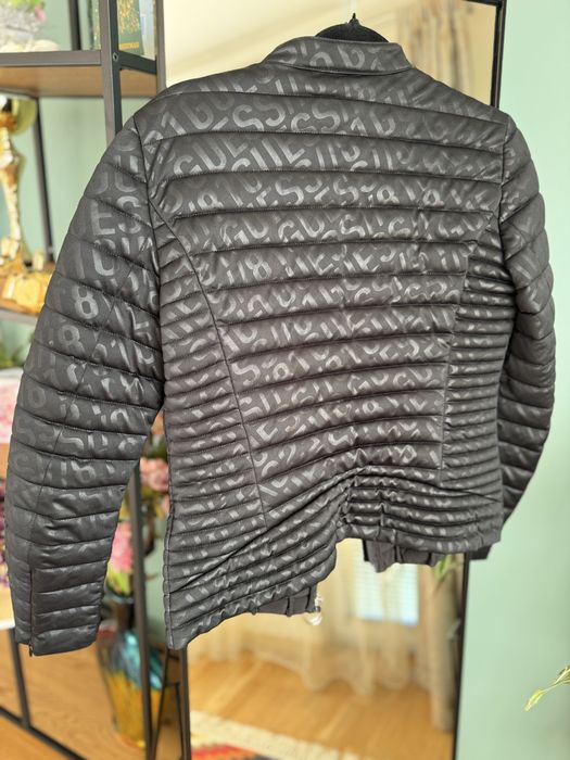 GUESS пролетно яке