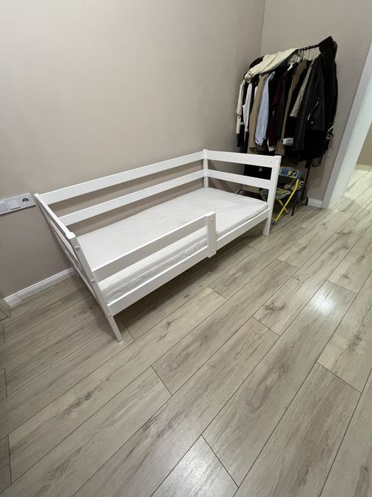 Кровать детская. Мебель