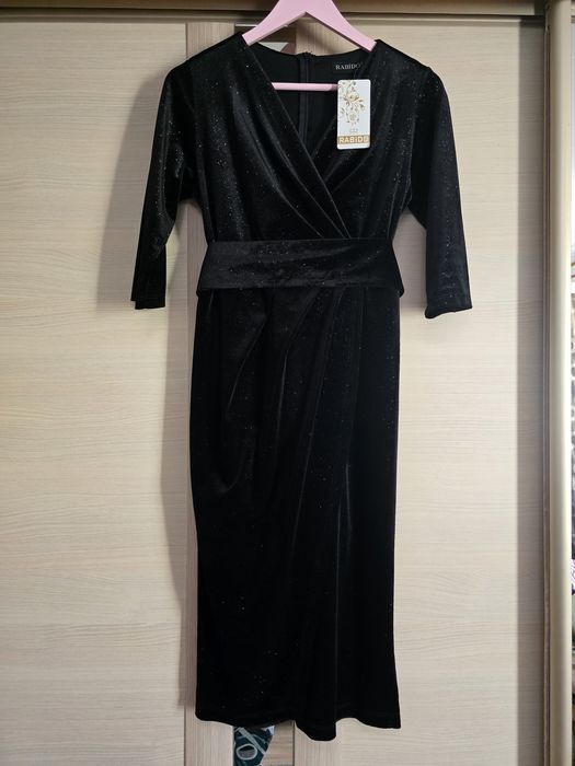 Rochie catifea neagra cu sclipici