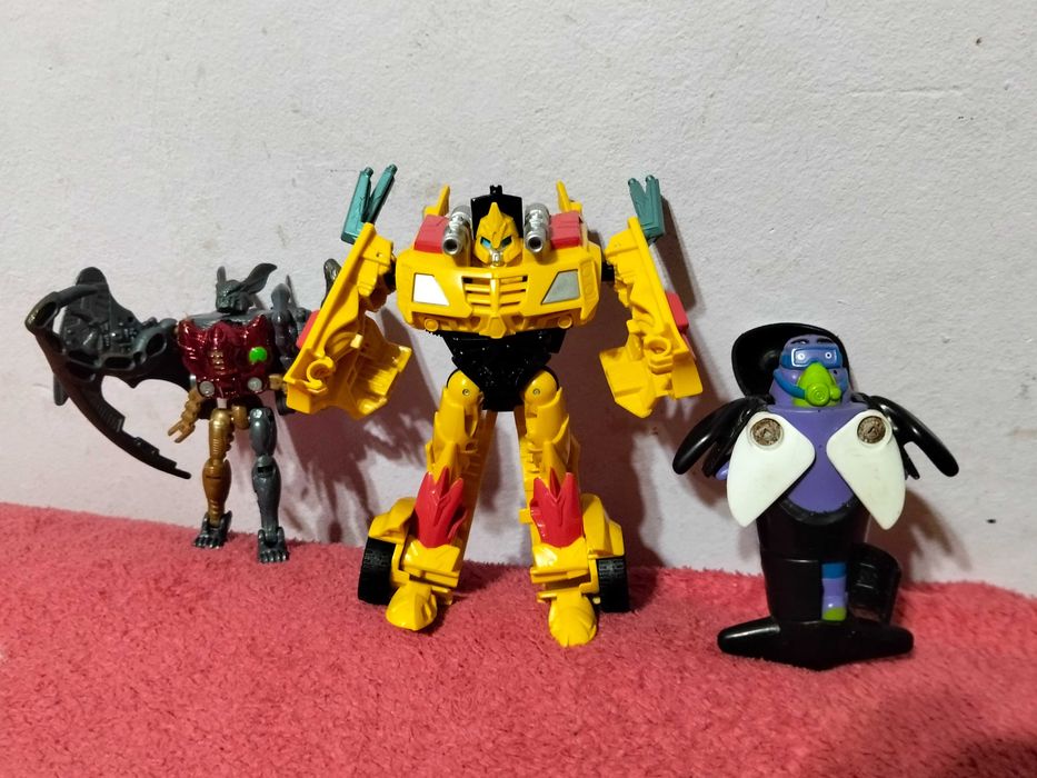 Jucarii transformers inpreuna pentru copii mici