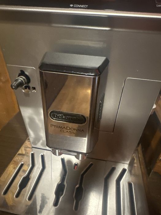 Кофемашина DeLonghi PrimaDonna Class ECAM