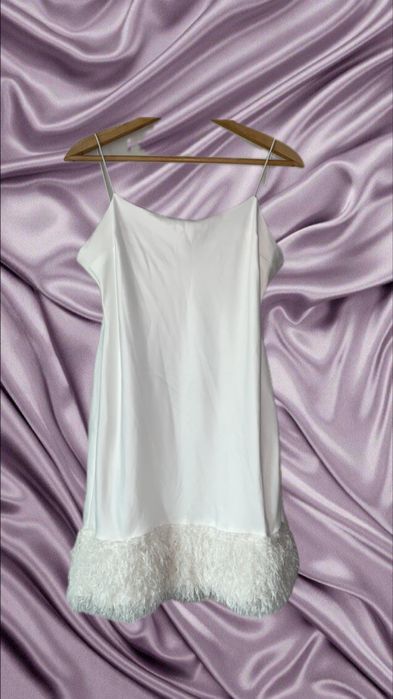 Сатенена рокля