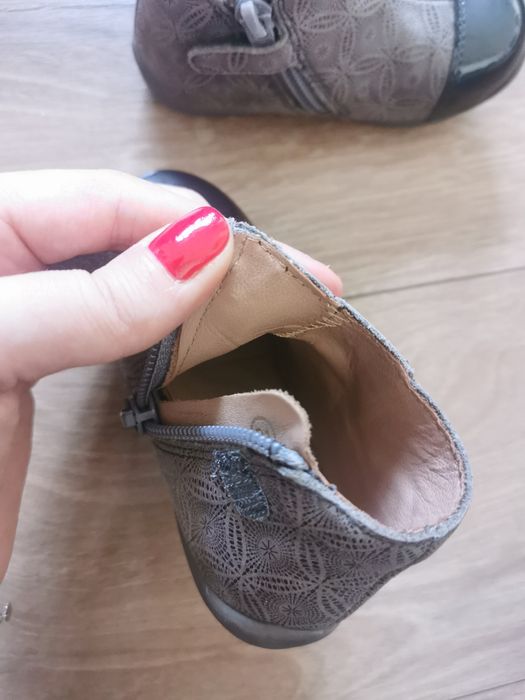 Ghetute Aster, piele, stare buna, marimea 22, 40 ron