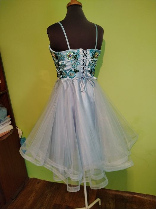 Продавам официална рокля