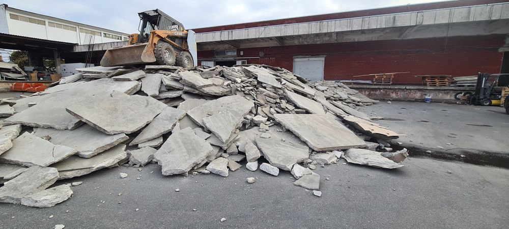 Inchiriere MiniExcavator Sapat BobCat Defrisare Compactor De Inchiriat