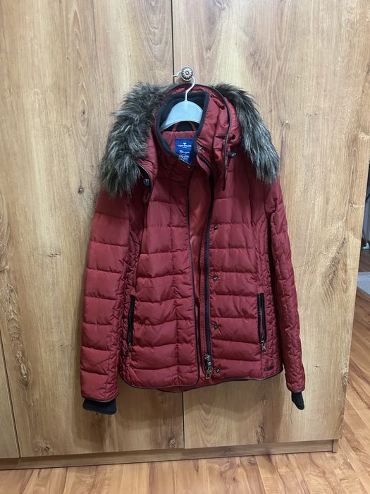 Продам куртку женскую