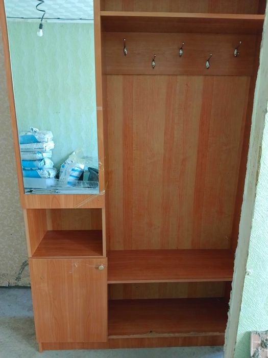 Продам прихожую (шкаф)
