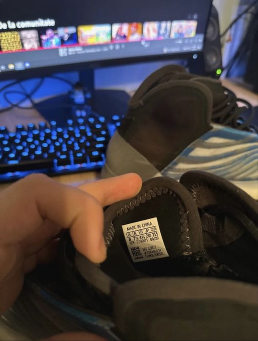 Adidas yezzy quantum