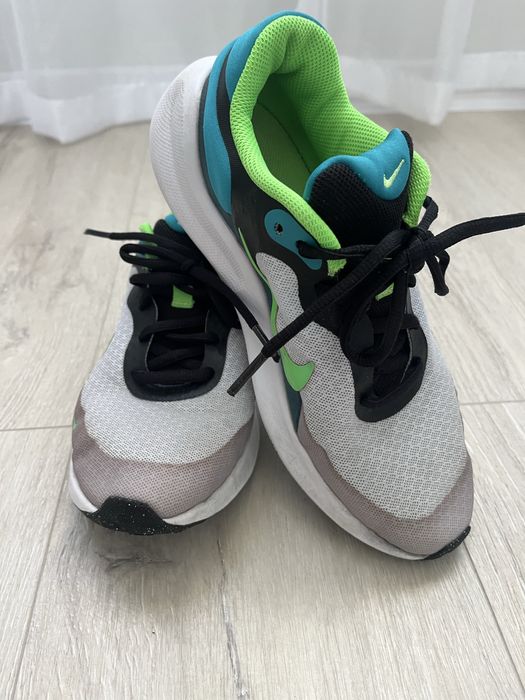 Маратонки Nike….