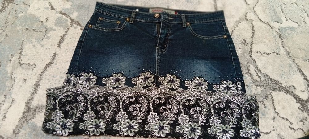Качественные жинсы юбка с бисером