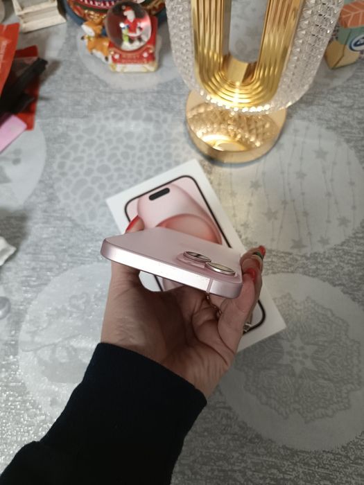 Vând iPhone 15 Pink 128GB