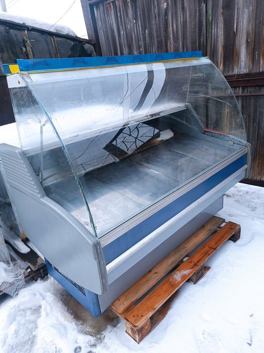 Холодильная витрина рабочая.