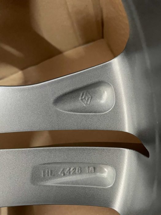 Jante R17 Renault Twingo RS noi originale Renault 3 bucati disponibile