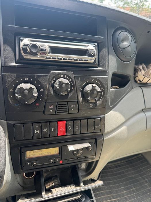 Iveco daily basculabil cu macara