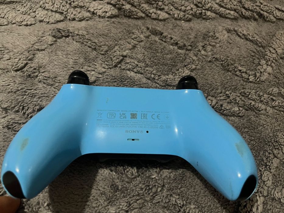 Два геймпада PlayStation 5 / Dualsens