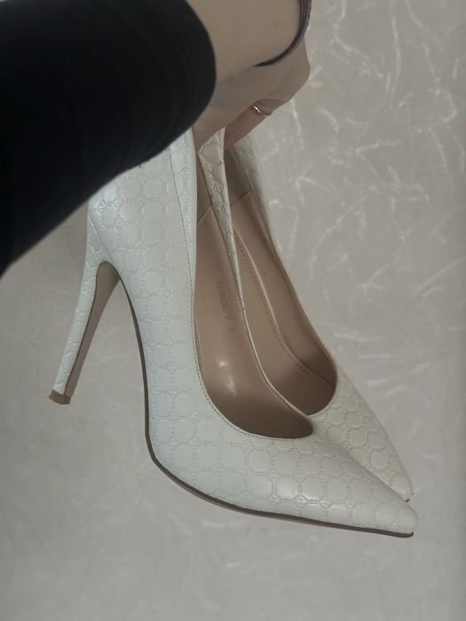 Туфли белые