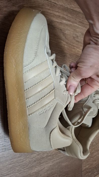 Две пары кроссовок за 4000. 36р