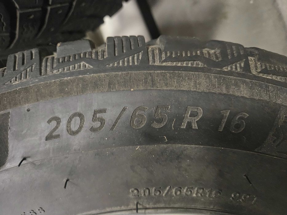 Продам комплект зимних шин Мишлен