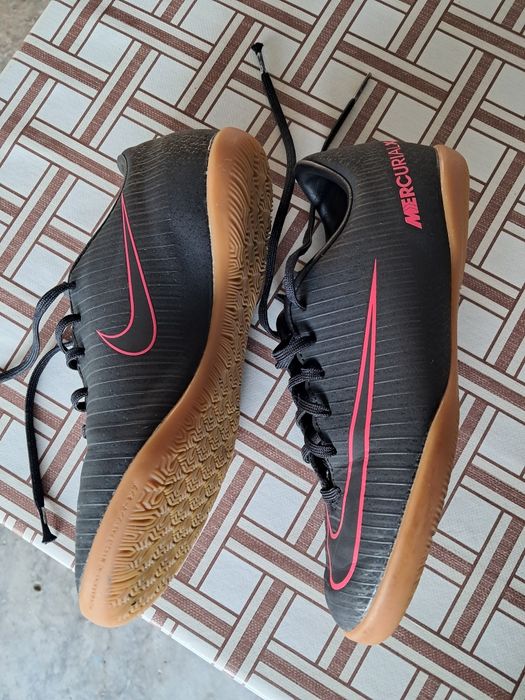 Pantofi teren sintetic nike marimea 35.5